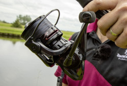 Feeder navijaky Black Viper Compact 845 Feeder navijaky Black Viper Compact 845