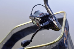 Feeder navijaky Black Viper Compact 845 Feeder navijaky Black Viper Compact 845